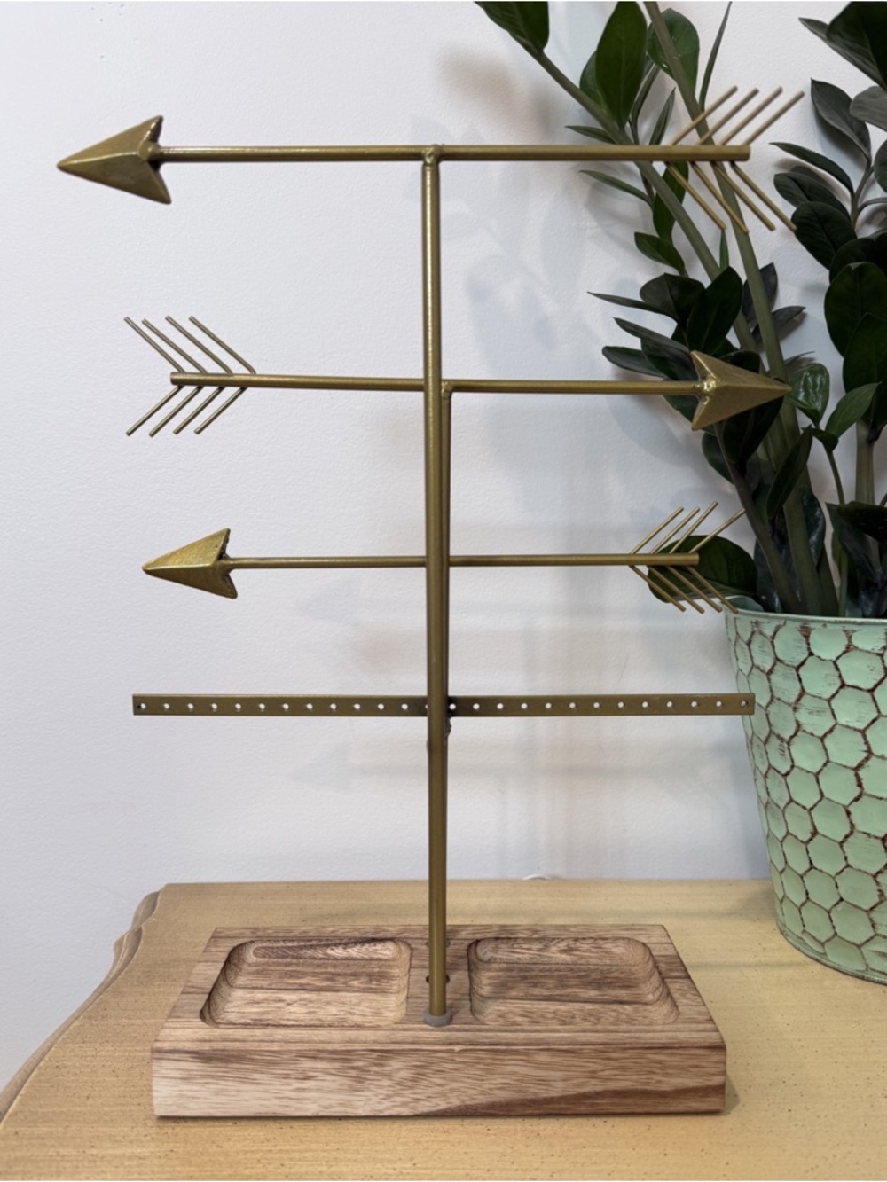 Gold Arrow Jewelry Stand Holder Wooden Base Organizer - Picture 3 of 7